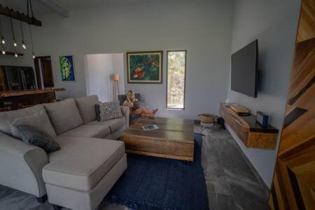 Modern Villa Overlooking Macal River Valley Benque Viejo Del Carmen Exterior photo