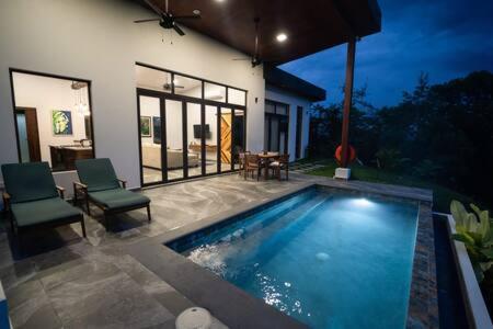 Modern Villa Overlooking Macal River Valley Benque Viejo Del Carmen Exterior photo